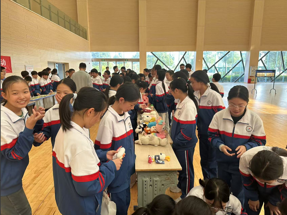 《爱心传递 真情永驻》义卖活动-天门市实验初中